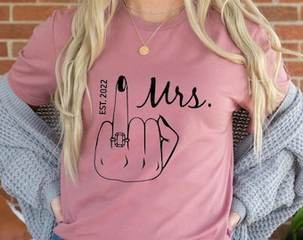 MrandMrs T-shirts, Middle Finger T-Shirt, Feminist Tshirts, Single, Empowered Women Tee, irony woman man tees, funyy woman tshirts, est2022