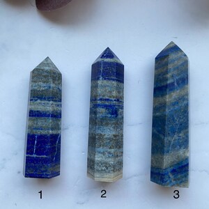 Lapis Lazuli-tornet ädelsten, kristall