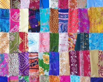 Sari Silk Art SILK Tissu sari restes de l'Inde 50 petites pièces MIXTE matériau vintage Artisanat Quilt Doll Junk Journal Ds109