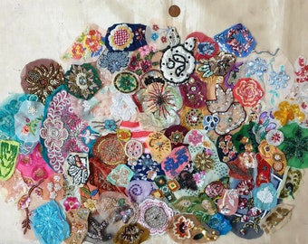 Rndm TRÈS RARE Lot appliques de sari vintage antiques 50 pcs artisanat de poupée de perles de perles à coudre décor à la maison Inde garniture Patch Journal