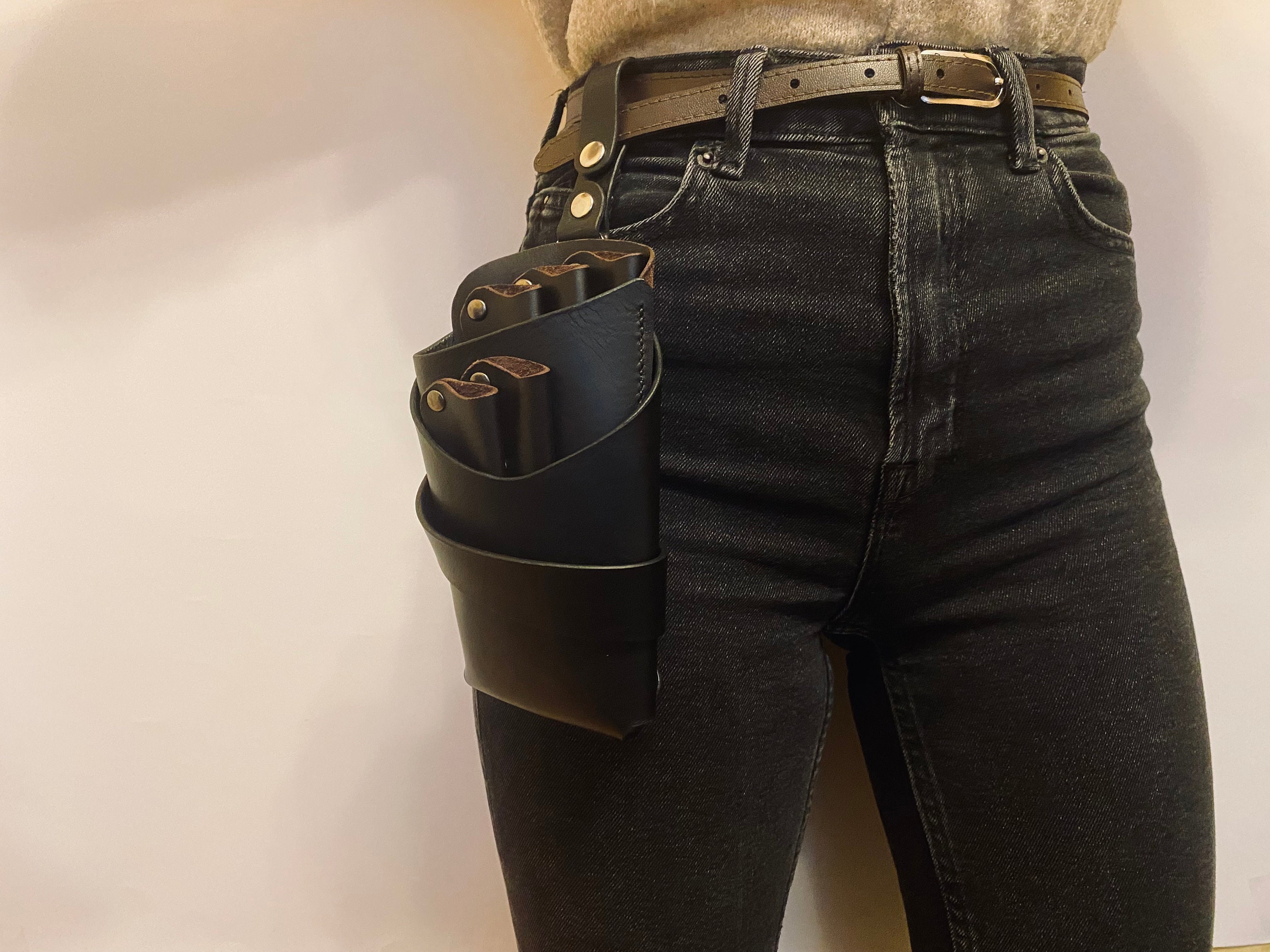 A eye catching barber style leather belt Handcrafted Leather Barber Tool Belt - Shear Holder, Tool  main image 4