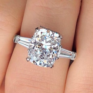 Cushion cut online with baguettes