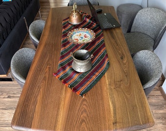 Wohnzimmertisch 220x100 cm, Esszimmertisch, Tisch im besonderen Design, Tisch komplett aus Walnussholz