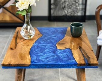 Vierkante bijzettafel en salontafel Walnoot Epoxyhars Blauw Nehir Design
