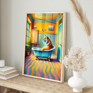 Tiger Poster, Maximalist Badezimmer Wandkunst, Dopamin-Dekor, rosa Kitsch Ästhetik, Tiger in einem Bad Print, Adrette Wandkunst, trendiges Dekor