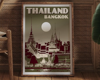 Op de afbeelding: Een vintage reisposter met een retro ontwerp met een stadsbeeld van Bangkok, Thailand. De poster is ingelijst en heeft een groene achtergrond met een witte cirkel in het midden. De tekst "THAILAND BANGKOK" is in witte letters bovenaan de poster gedrukt.