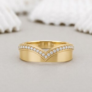 Bague cigare à chevrons en or massif 14 carats, anneau de mariage incurvé demi-éternité en forme de V, bague de fiançailles diamant moissanite à empiler