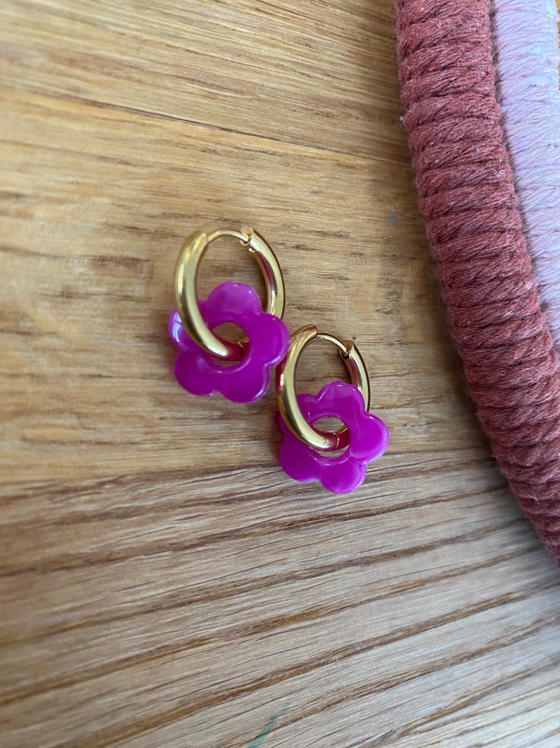 mini hoop earrings in stainless steel with handmade acrylic flower pendant, Sézane inspiration image 2