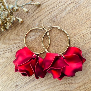 Gold hoop earrings with pendant made of handmade red iridescent petals inspired by Sezane