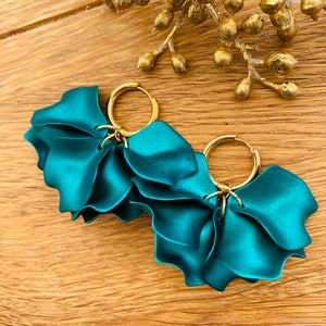 Sézane-inspired mini stainless steel hoop earrings with petals, flora rings