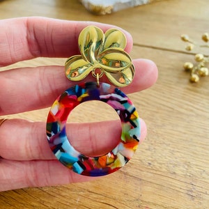 boucles d'oreilles pendantes d'inspiration Sézane avec fermoir fleurs et pendentif en écaille de tortue multicolore esprit vintage image 3