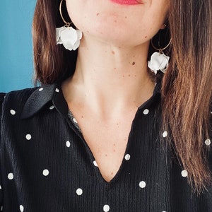 Sézane-inspired creole earrings, matte white petals, flora rings