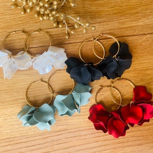 Gold hoop earrings with pendant made of handmade red iridescent petals inspired by Sezane