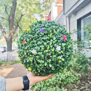2PCS Artificial Topiary Balls with Small Flowers 11inch Diameter Boxwood Balls Fake Plant Ball Artificial Plant Hanging Decorative Ball