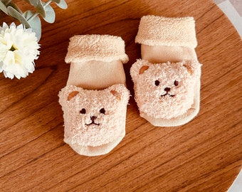 Stoppersocken mit Bär / Geschenk Geburt / Babygeschenk