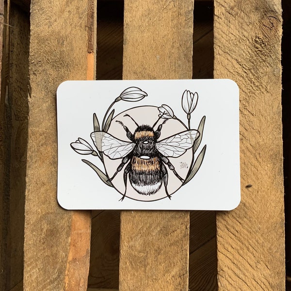 Postkarte Din A6 - Hummel Bumblebee  - Statement Design Kunstdruck Illustration Insekt Frühling