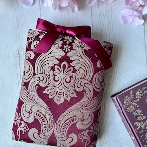 Pochette à livre baroque rouge