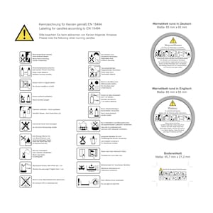 Peut inclure: Une feuille d'information blanche avec du texte noir et des symboles d'avertissement pour la sécurité des bougies. Comprend des étiquettes d'avertissement circulaires en allemand et en anglais, chacune de 6,5 cm x 6,5 cm, et une étiquette de base de 4,6 cm x 2,1 cm.