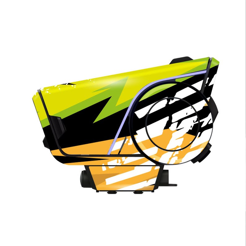 Pu&ograve; includere: Un dispositivo dall'aspetto futuristico con un corpo giallo e verde, accentuato da motivi neri e arancioni. Il design include un elemento circolare con strisce bianche e nere, che suggerisce un'estetica high-tech o di gioco.