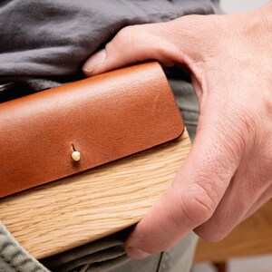 Cartera de madera y cuero hecha a mano – Cuerpo de roble – Cuero curtido vegetal – Regalo para él – Cartera rústica con personalización