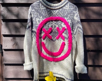 Pull vintage retravaillé smiley rose fluo grunge |  taille unique XS - M/L