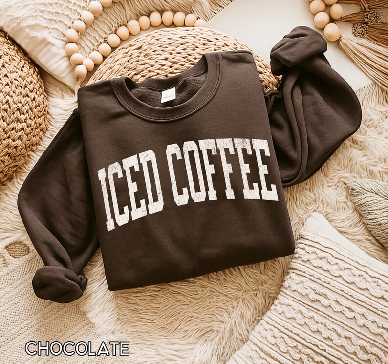 Iced Coffee Sweatshirt, Coffee Lover Shirt, Cute Coffee Crewneck,Gift for Her,Iced Coffee Girlie,Coffee Weather Sweatshirt,Coffee Lover Gift afbeelding 2