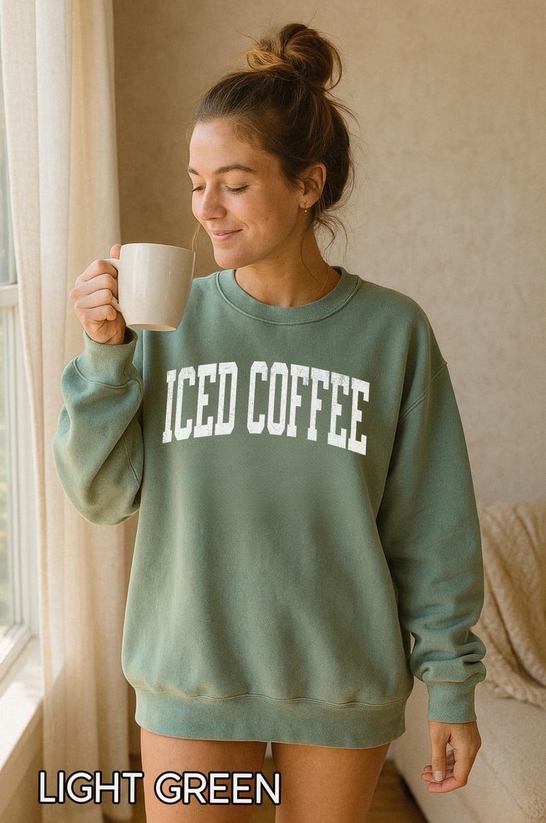 Iced Coffee Sweatshirt, Coffee Lover Shirt, Cute Coffee Crewneck,Gift for Her,Iced Coffee Girlie,Coffee Weather Sweatshirt,Coffee Lover Gift afbeelding 8