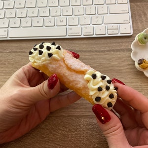 CANNOLI MAGNET, PASTRY magnet,Quirky magnet For Gift For Foodies And Pastry Lovers,kawaii magnet, Italian magnet,apartment decor,Faux food