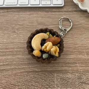 Chocolate Tart Keychain with Nuts, handmade keychain, chocolate keychain, nuts keychain, fake food keychain, food keychain, Kawaii keychain