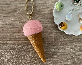 Ice Cream Keychain Strawberry+Kawaii keychain+cute keychain+unique gift+different gift+fun gift+made in Japan+exciting gift+school