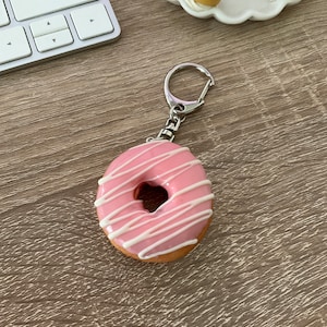 Donut Keychain Strawberry,BUTTER Keychain,Whimsical Keychain,Gift For Pastry Lovers,Kawaii keychain,cute keychain, handmade, apartment decor