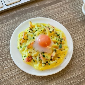 Spaghetti Carbonara Magnet+cute keychain+kawaii keychain+unique gift+different gift+fun gift+made in Japan+Italian gift+school+Italy+pasta