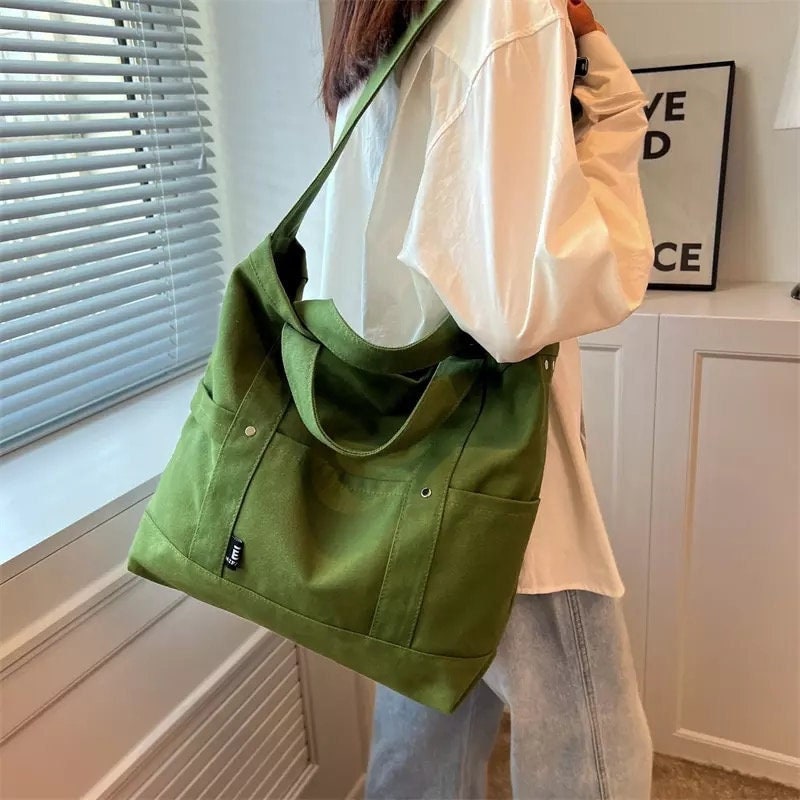 multi pocket tote