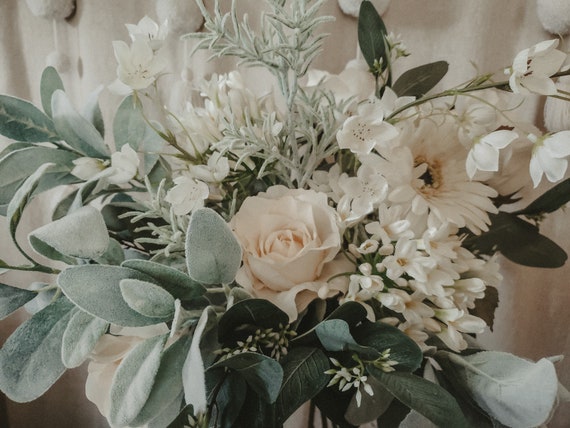 What's in Season: An Essential Guide to Winter Wedding Flowers