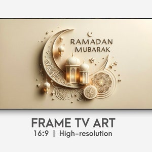 Puede incluir: Un diseño beige y dorado de Ramadán Mubarak con una luna creciente, linternas y patrones intrincados. El diseño está enmarcado en un marco negro.