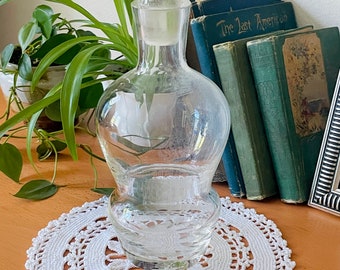 Vintage glass decanter with stopper, great waisted shape, MCM modern lines.