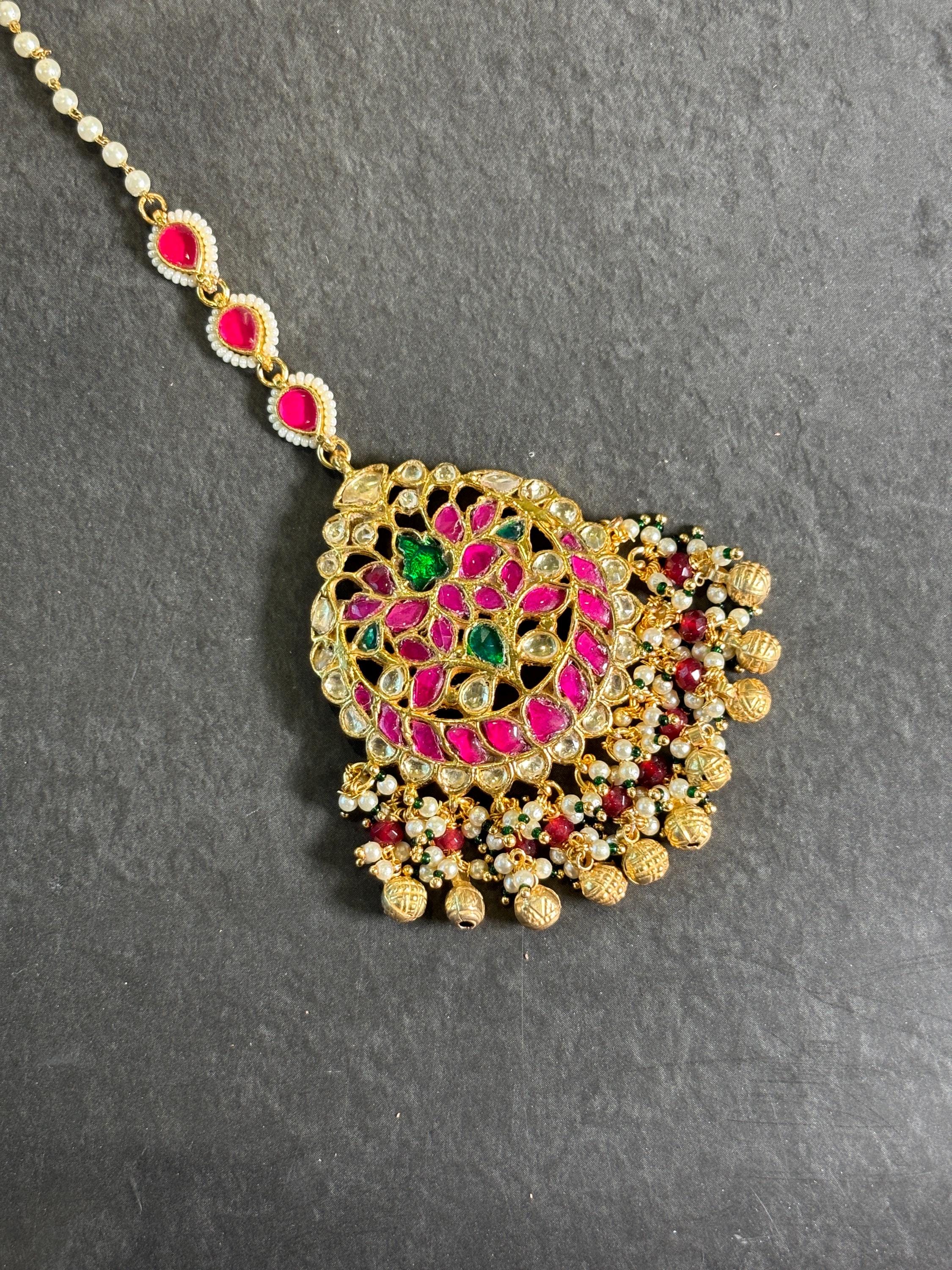 Sabyasachi inspired maang tikka for brides in red and green with pearl details jadau kundan maang tikka for South Indian brides worldwide