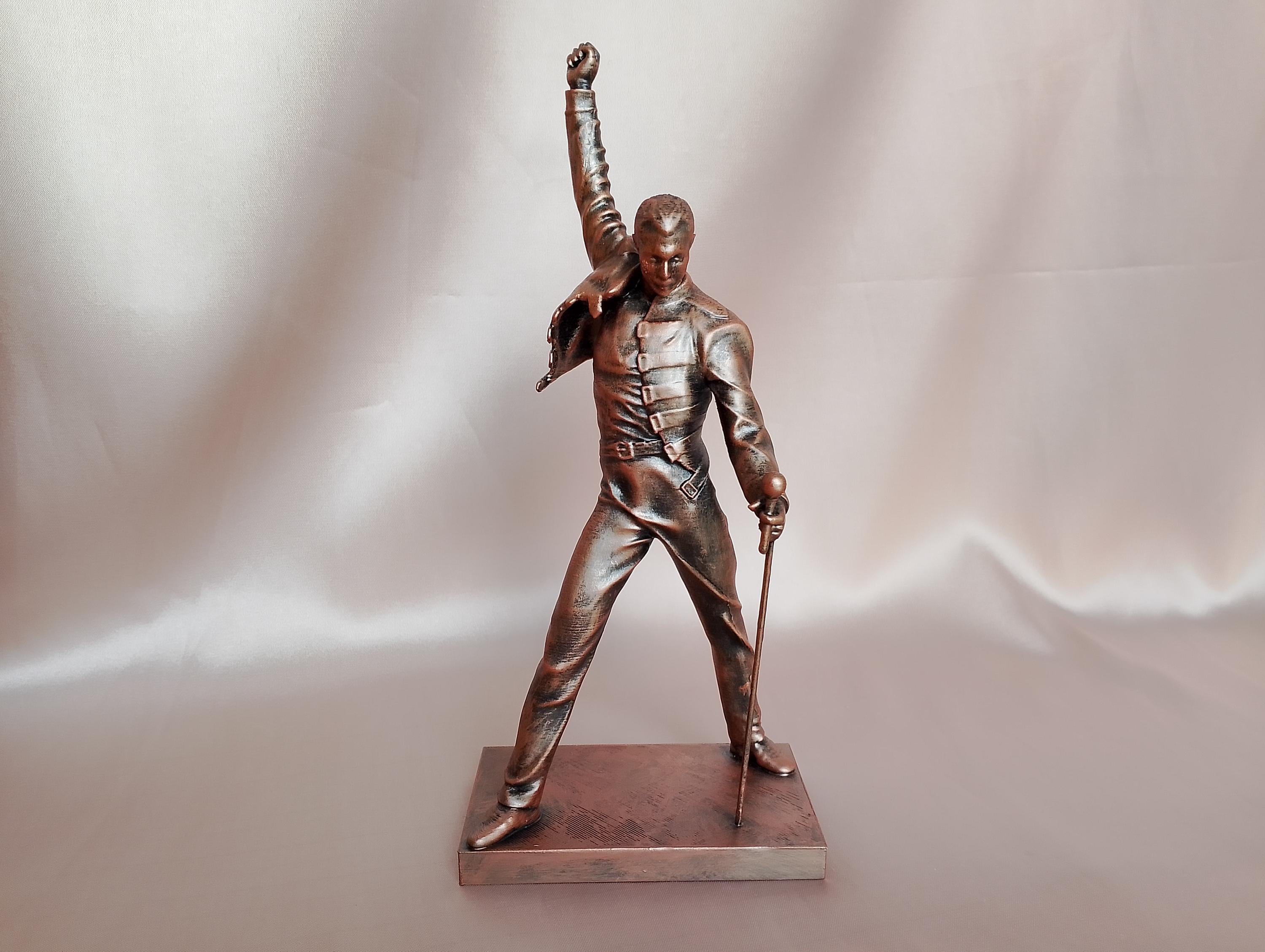 Freddie mercury statue - Etsy 日本