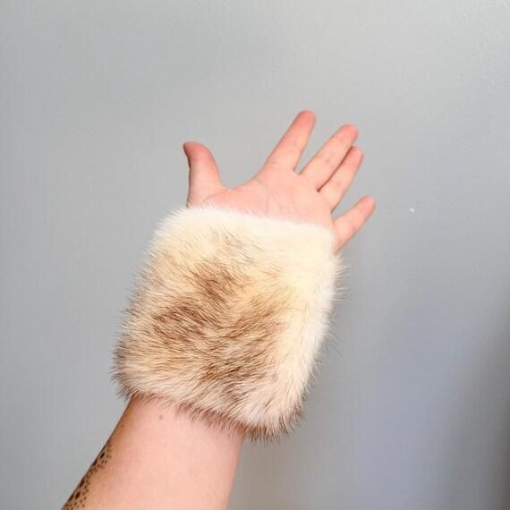 Vintage Fur Hand Cuffs - Jacket Accessories - Real Fur Skijor Western Fashion View 5