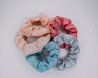 Colección Picnic Scrunchy (coleteros, coleteros florales, gomas para el pelo, moda de los 90, cottagecore, ideas de regalo, regalos para ella, coleteros)