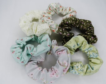 Colección Cottage Scrunchy (coleteros, coleteros florales, gomas para el pelo, moda de los 90, cottagecore, ideas de regalo, regalos para ella, coleteros)