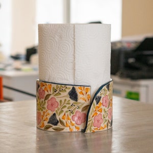 Porta-toalhas de papel - Decoração de cozinha floral, porta-rolos de papel de cerâmica feito à mão