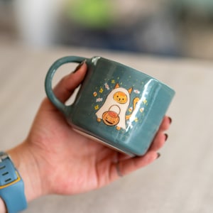 Katt- och pumpamugg, handgjord keramikmugg, Halloween-presentmugg