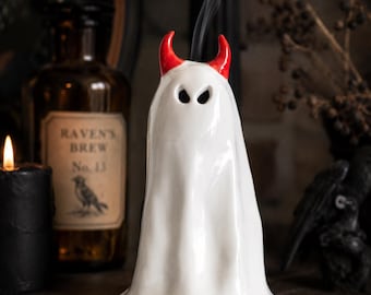 Bruciatore di incenso in ceramica a forma di fantasma con corna da diavolo rosse, porta incenso di Halloween fatto a mano, decorazione gotica per la casa