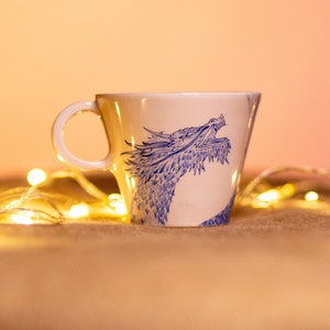 Drachentasse, Keramiktasse, handgefertigt und handbemalt, authentische handgefertigte Keramik