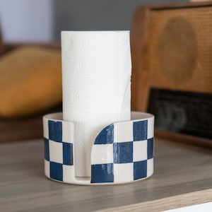 Suporte para rolo de papel - Toalheiro, decoração de cozinha xadrez, suporte para toalha de papel de cerâmica feito à mão, suporte para toalha independente