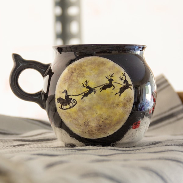 Mug de Noël unique - Père Noël au clair de lune et silhouette de renne - Cadeau de Noël parfait - Mug en poterie fait main