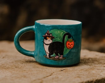 Black Cat Halloween Mug – Handmade Ceramic Coffee Mug, Spooky Witch Cat Cup with Pumpkin, Unique Halloween Gift for Cat Lovers