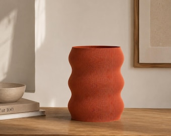 VOLNA – Un jarrón de diseño moderno con líneas sinuosas, Hecho en Italia