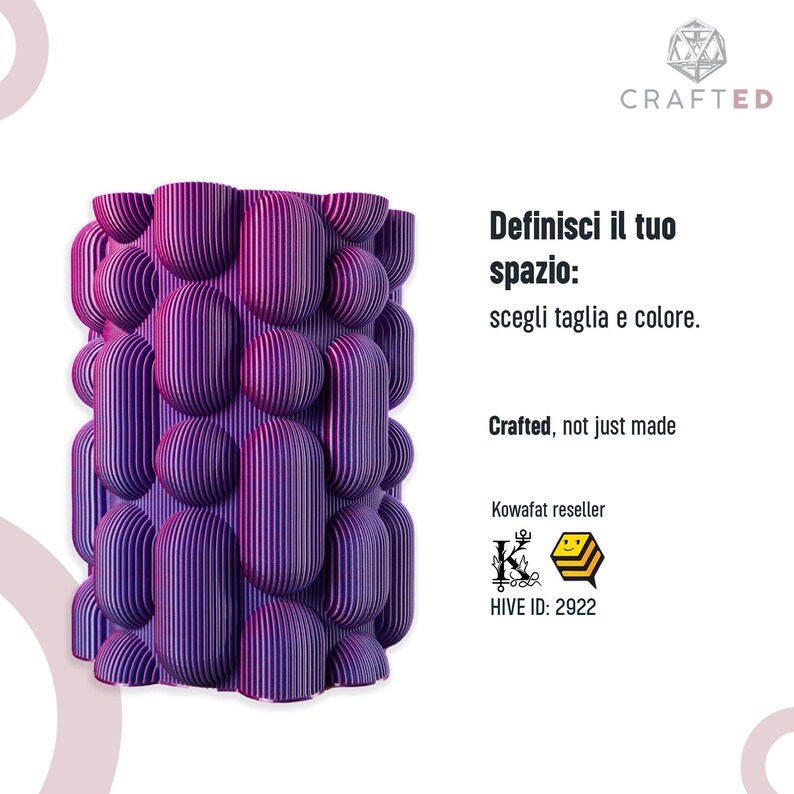 May include: A purple and magenta decorative object with a textured, rounded design. The object has vertical lines and a unique shape. Text on the right says "Definisci il tuo spazio: scegli taglia e colore." and "Crafted, not just made."